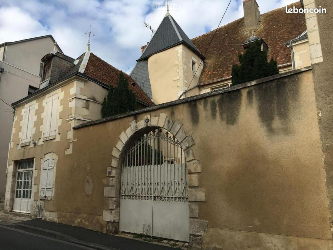 Aparthotel Le Logis De Saint Cyr Issoudun Exterior foto
